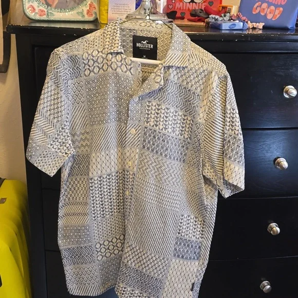 HOLLISTER Unique Mens Shirt - Picture 1 of 5